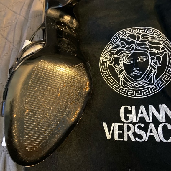 Genuine black Versace size 6 with gold Medusa heels with dust bag & box - Picture 6 of 7